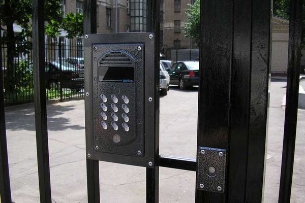 Як обрати домофон для приватного будинку: ключові критерії