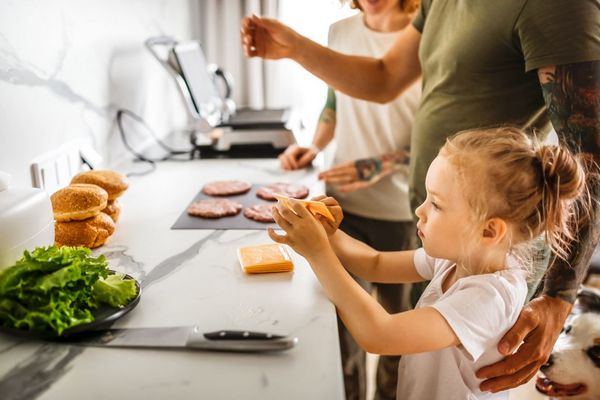 Обязанности по дому: как привить ребенку ответственность без скандалов и принуждения