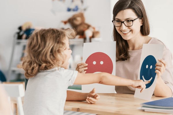 Эмоциональный интеллект ребенка: учим понимать и выражать чувства