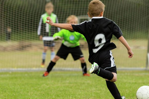 Почему футбол — идеальный выбор для детей 6–10 лет: 5 преимуществ для ...