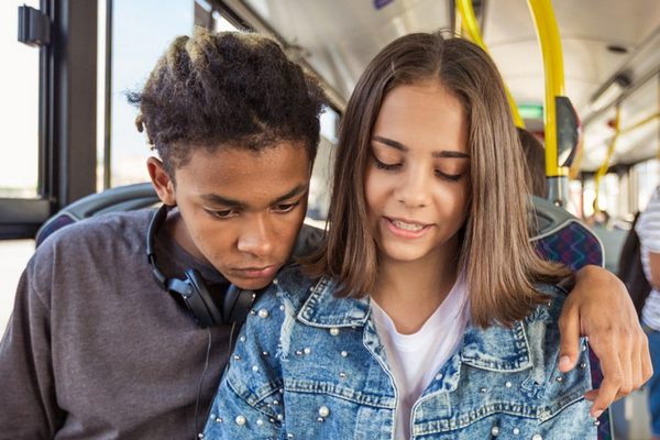 Первая любовь и учеба: как родителям помочь подростку найти баланс